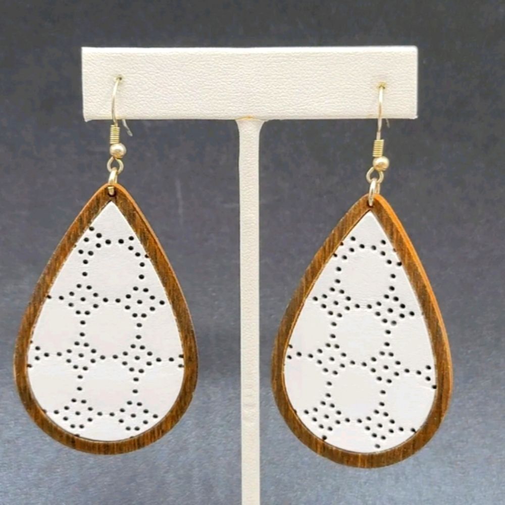 BRAND NEW MUDD BOHEMIAN WOOD TEARDROP DANGLE EARRINGS 2.25" STATEMENT  EARRINGS
